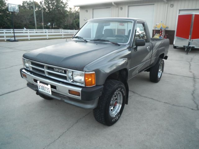 1988 toyota pickup truck 4x4 *clean* **no rust** fuel injected