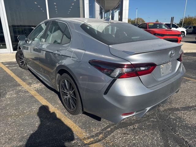 2021 toyota camry se