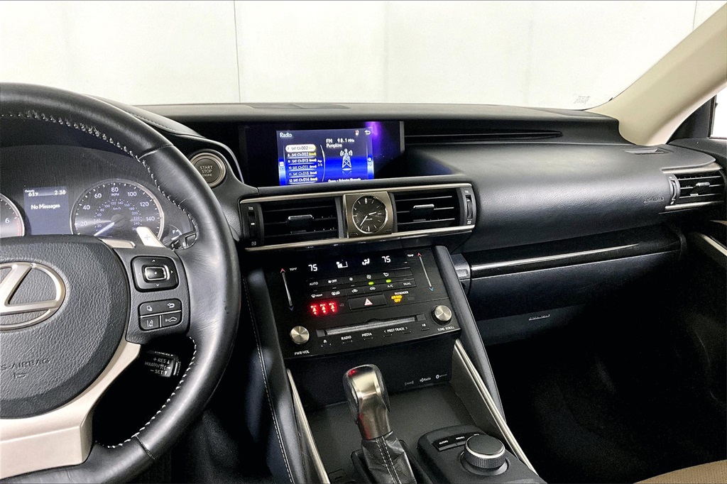 2017 lexus is 200t