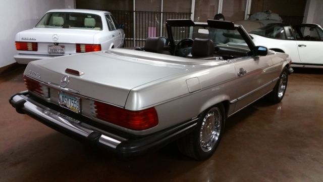 1988 mercedes 560sl, 71,000 miles, original champagne paint, no rust, records!!