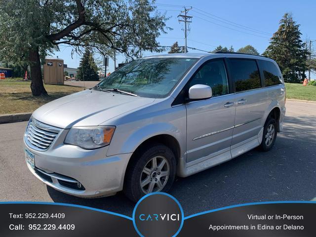 2012 chrysler town & country touring