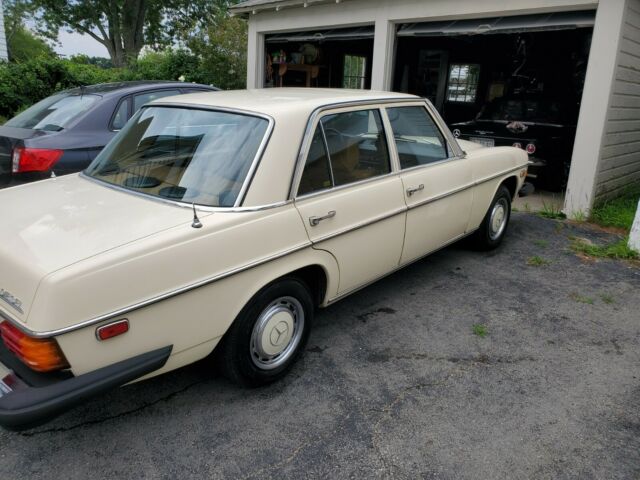 true survivor solid running mercedes 240d manual - low miles
