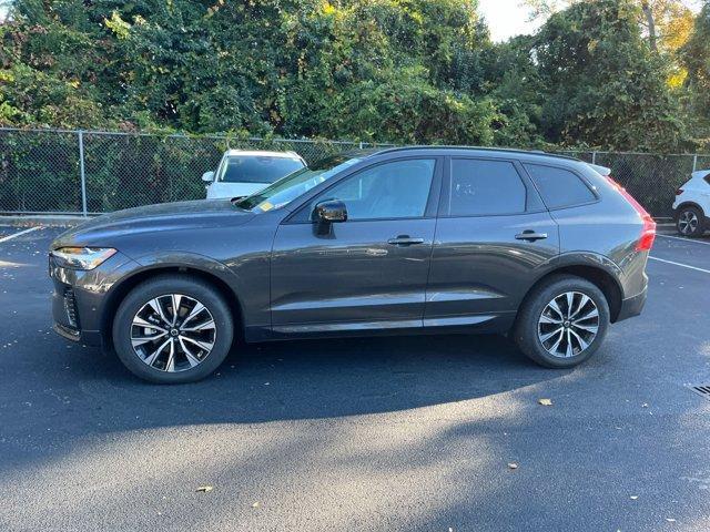 2024 volvo xc60 b5 plus dark theme