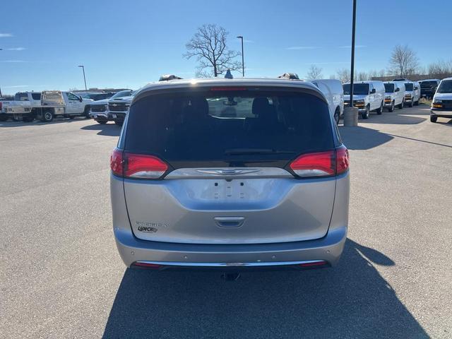 2018 chrysler pacifica touring-l