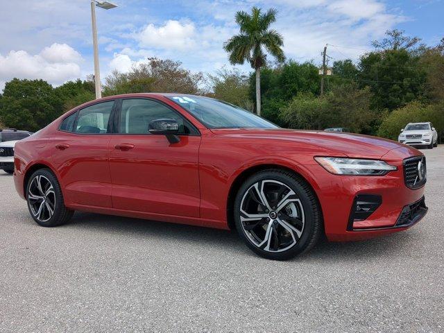 2024 volvo s60 b5 plus dark theme