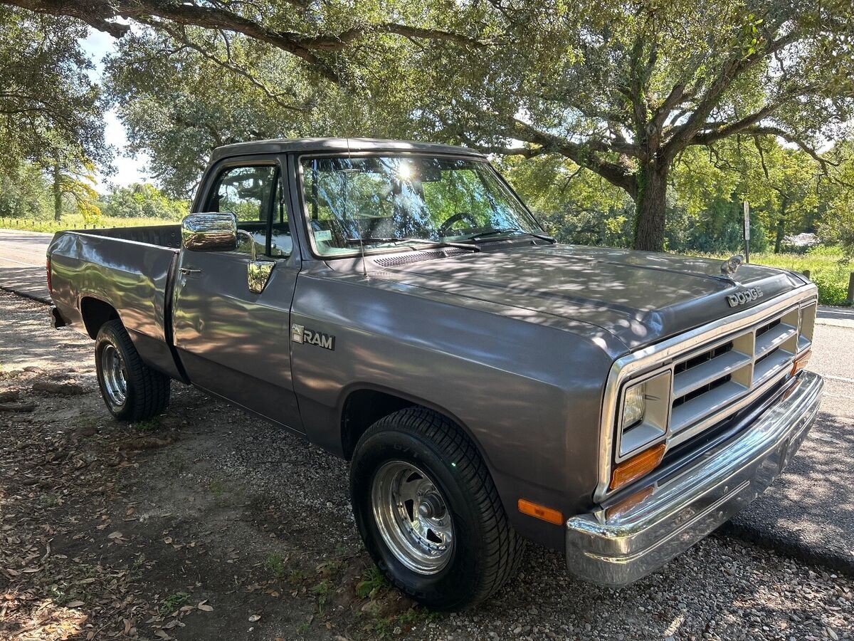 1989 dodge ram short bed pick-up truck