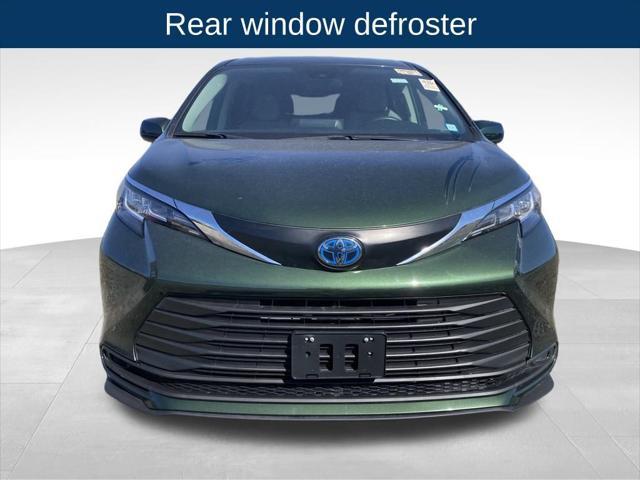 2021 toyota sienna le