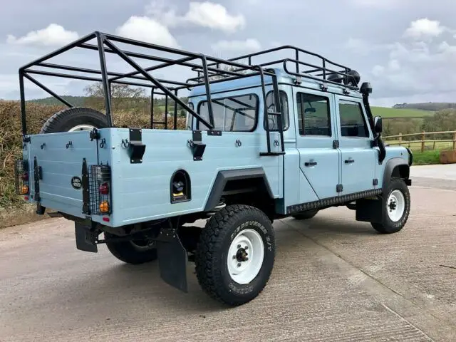 defender v8 130 double cab pick up, full rebuild, new paint, stunning quality