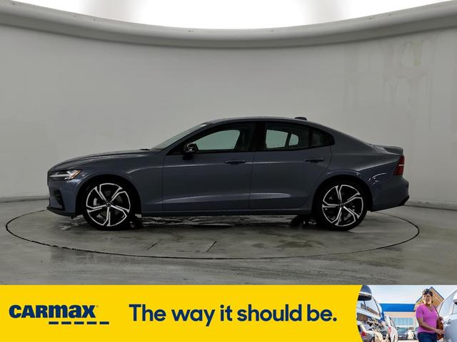 2024 volvo s60 b5 core dark theme