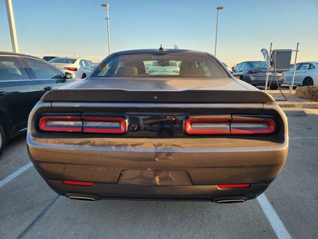 2021 dodge challenger sxt
