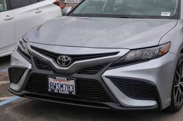 2021 toyota camry se