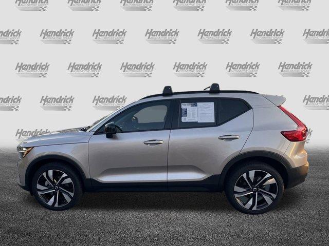 2024 volvo xc40 b5 plus dark theme