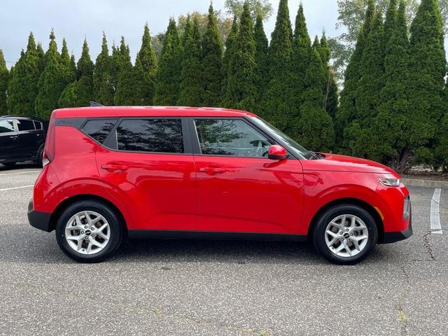 2022 kia soul lx