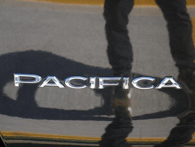 2022 chrysler pacifica touring l