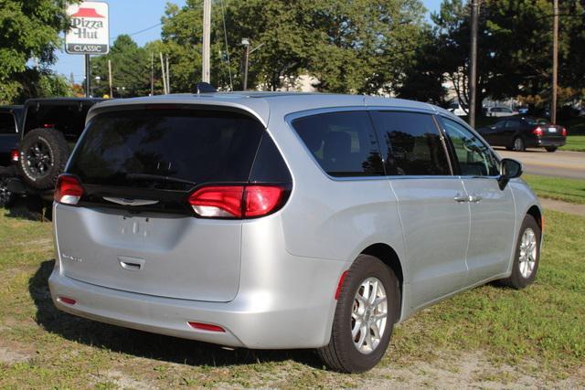 2022 chrysler voyager lx