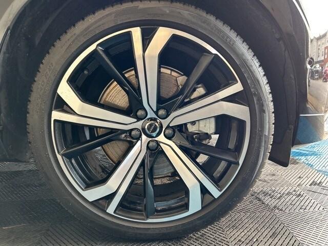 2023 volvo xc60 b6 ultimate dark theme