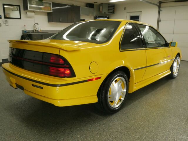 showroom condition! original owner - beretta indy pace car - only 6k miles!