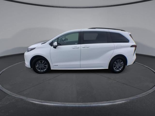 2021 toyota sienna le