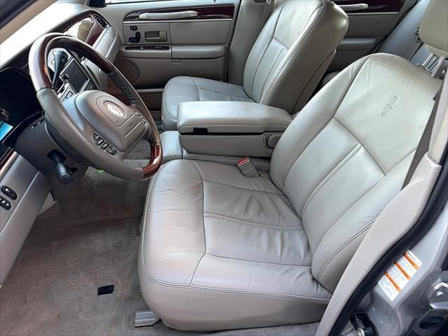 2004 lincoln town car ultimate