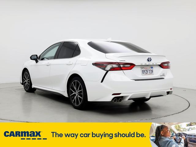2022 toyota camry hybrid se