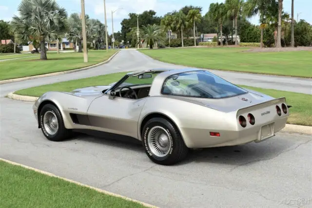beautiful 1982 corvette collector edition 5.7l automatic 832 miles