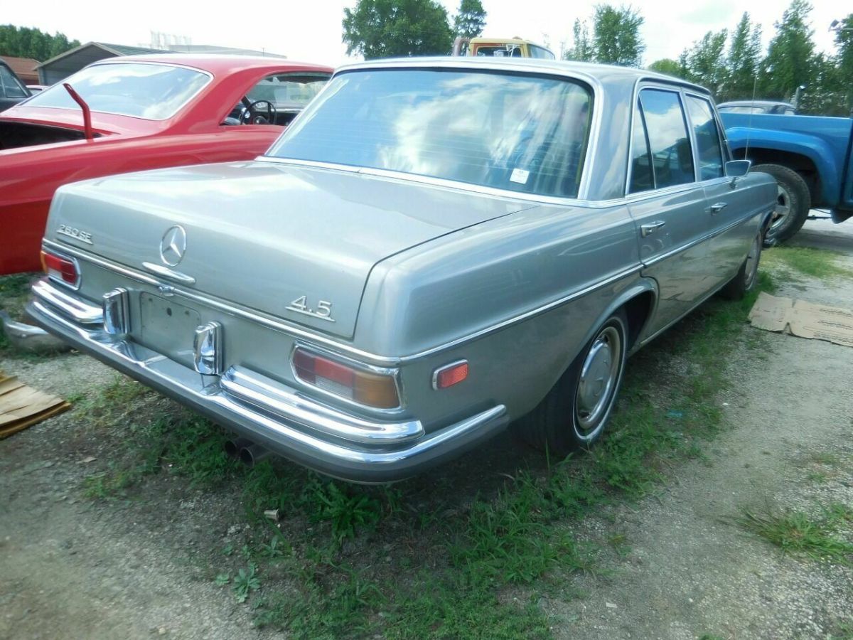 1972 mercedes-benz 280-class 4-door