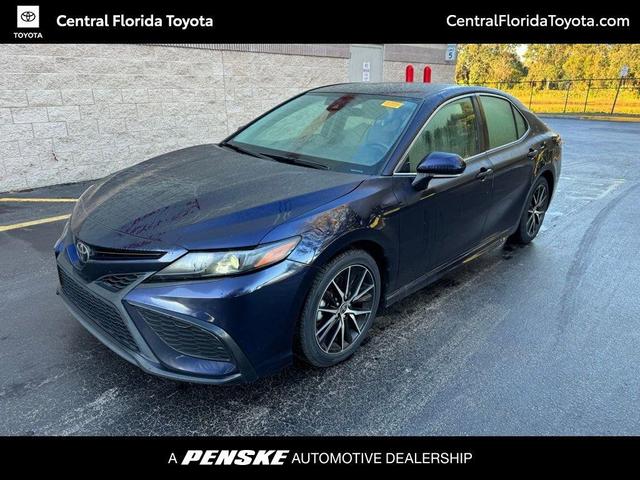 2022 toyota camry se