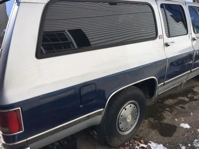 1989 chevrolet suburban 7.4l 454 engine! only 78,893 miles silver and blue auto