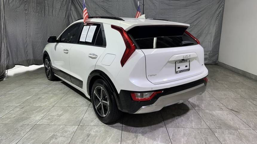 2023 kia niro sx
