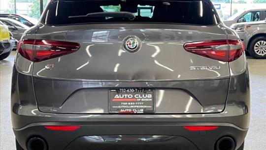 2022 Alfa Romeo Stelvio