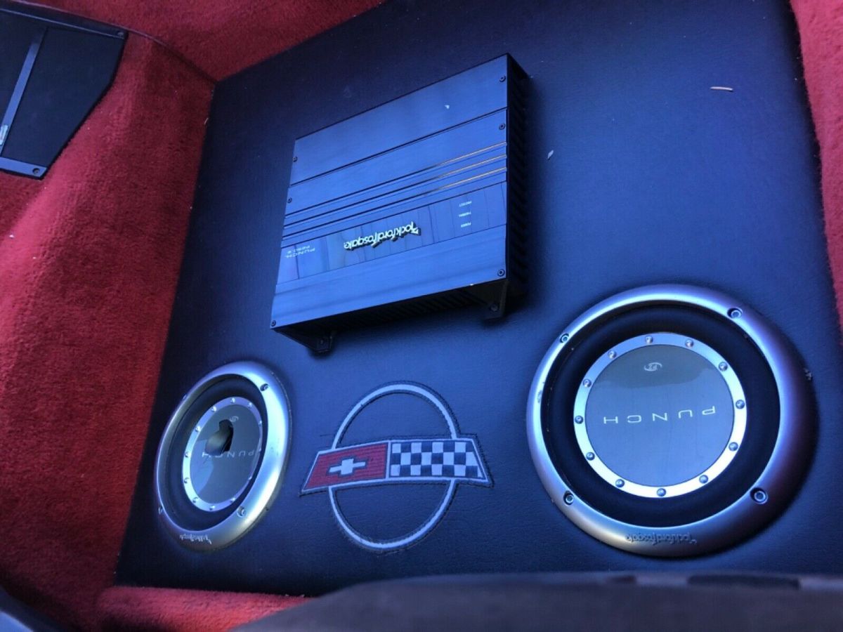 super clean 1985 corvette 99,000 miles. c4 upgraded modern sound system