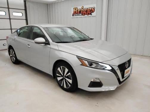 2022 nissan altima 2.5 sv 4dr front-wheel drive sedan in manhattan, kansas