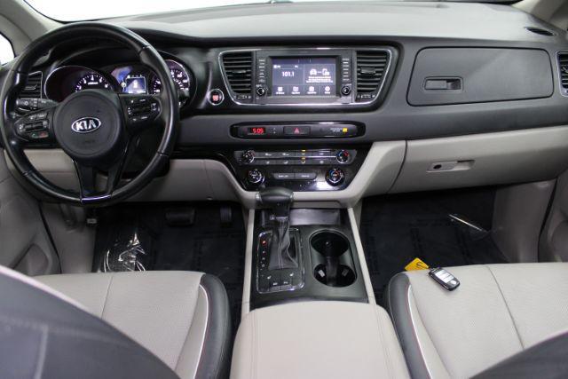 2017 kia sedona lx