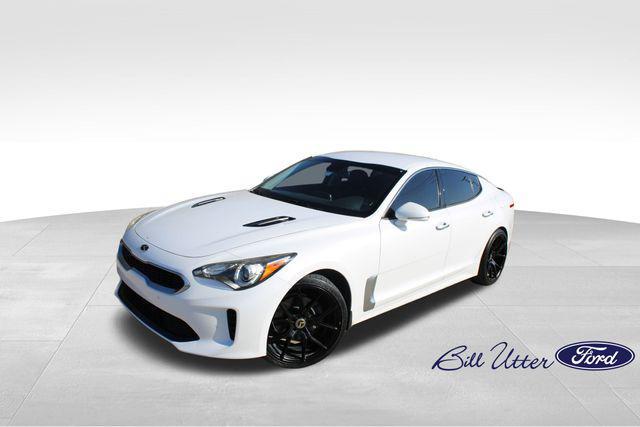 2018 kia stinger base