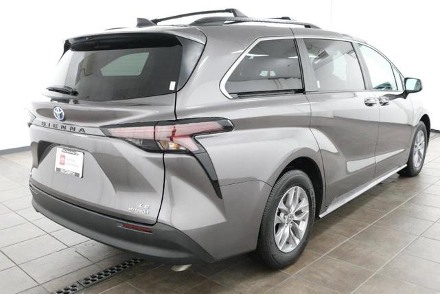 2024 toyota sienna le