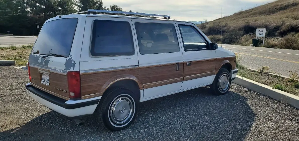 1988 dodge caravan white fwd automatic le