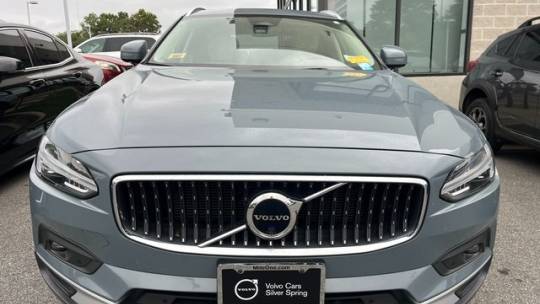 2022 volvo v90 cross country b6