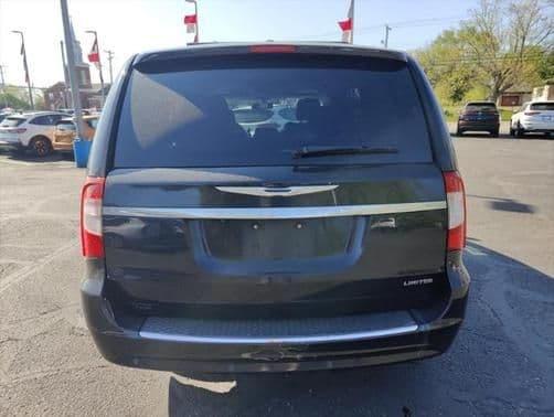2012 chrysler town & country limited in massillon, ohio