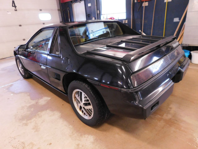 1984 pontiac fiero se t1258676
