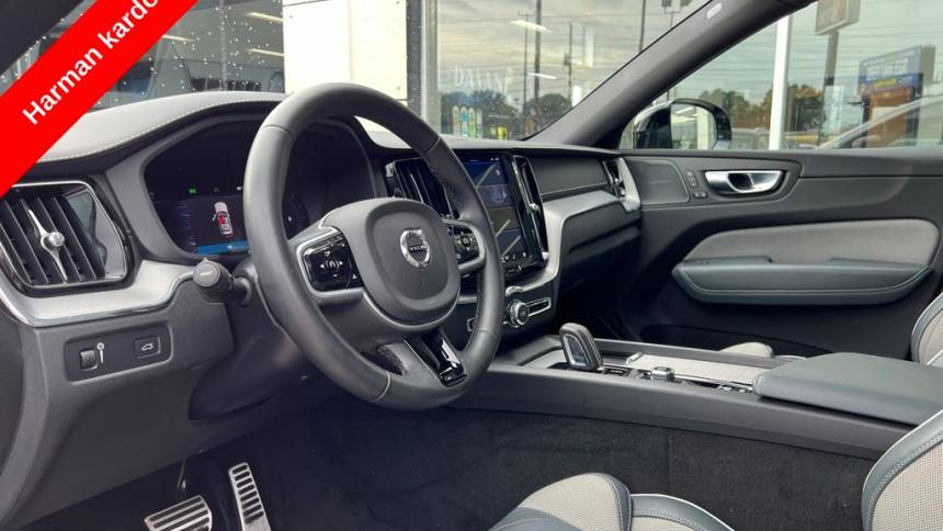 2022 volvo xc60 b5 r-design