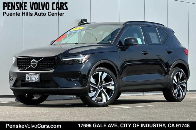 2024 volvo xc40 b5 plus dark theme