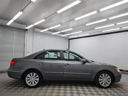 2010 hyundai sonata in co bluffs, iowa