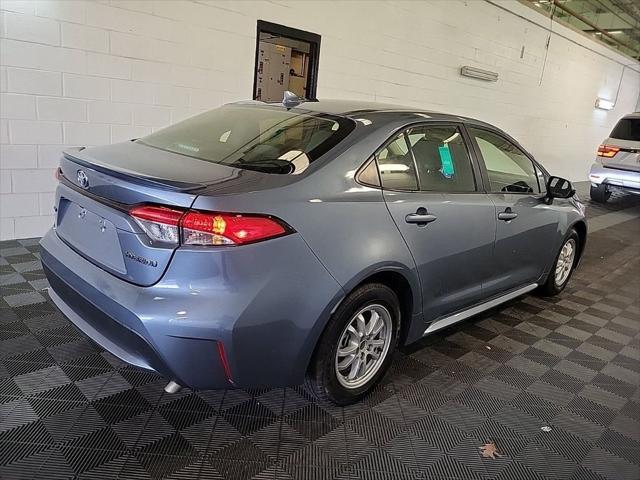2022 toyota corolla hybrid le