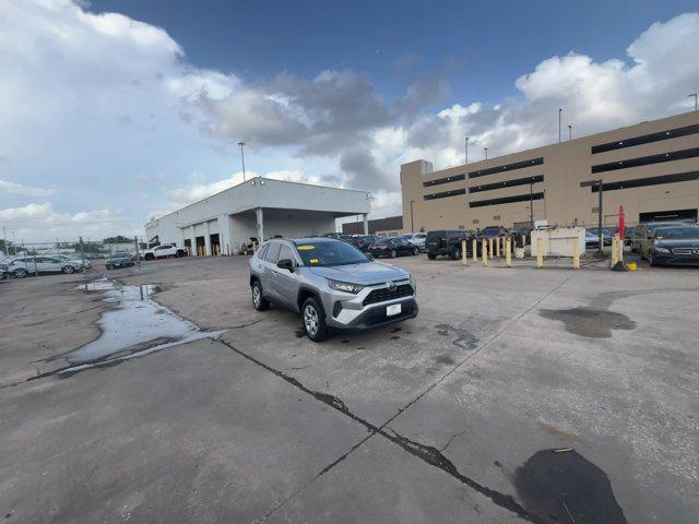 2021 toyota rav4 le