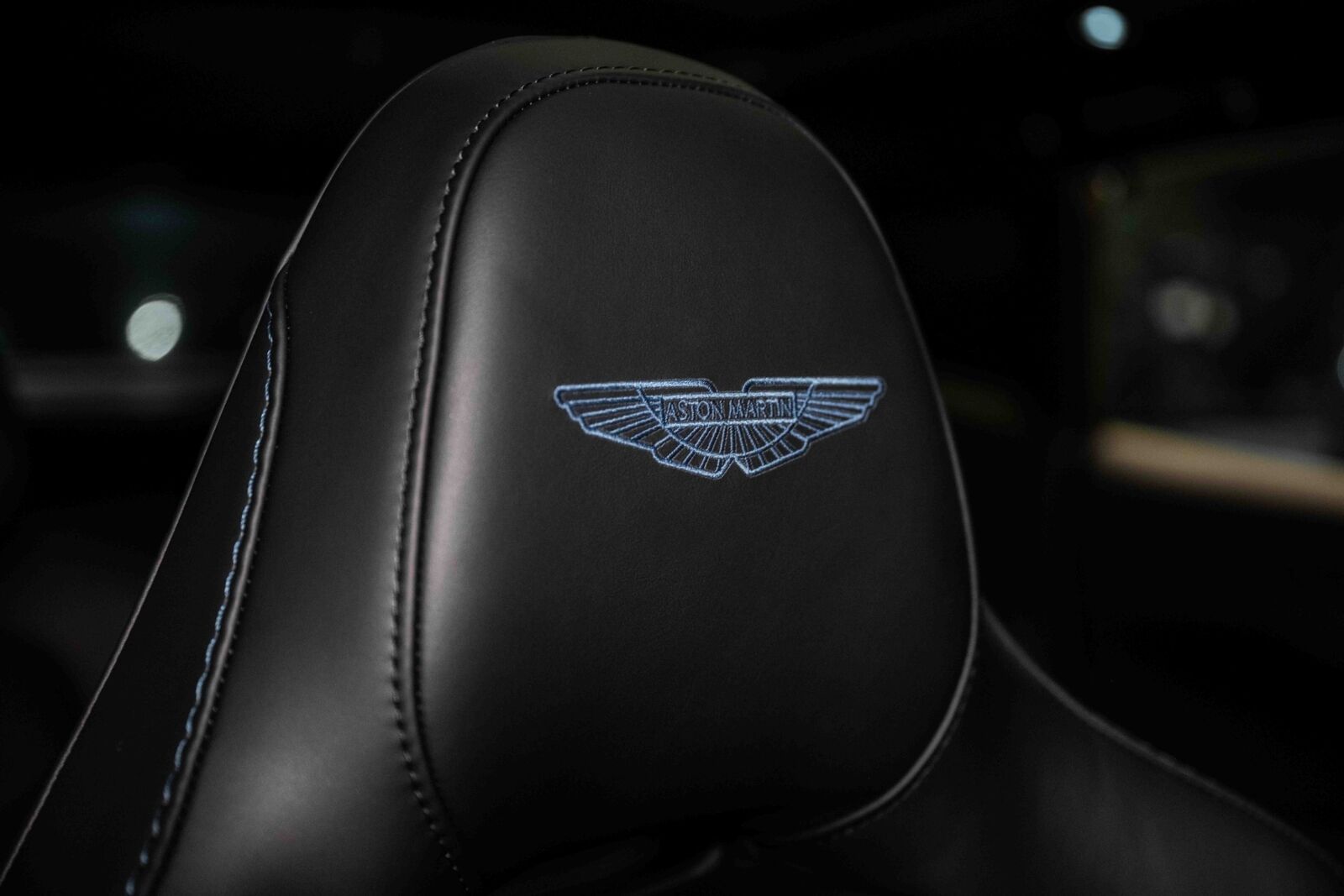 2023 aston martin dbx 707