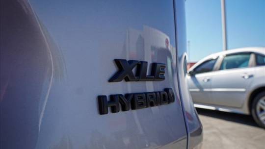 2024 Toyota RAV4 hybrid xle premium