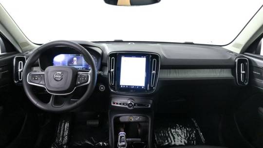 2024 volvo xc40 b5 ultimate bright theme
