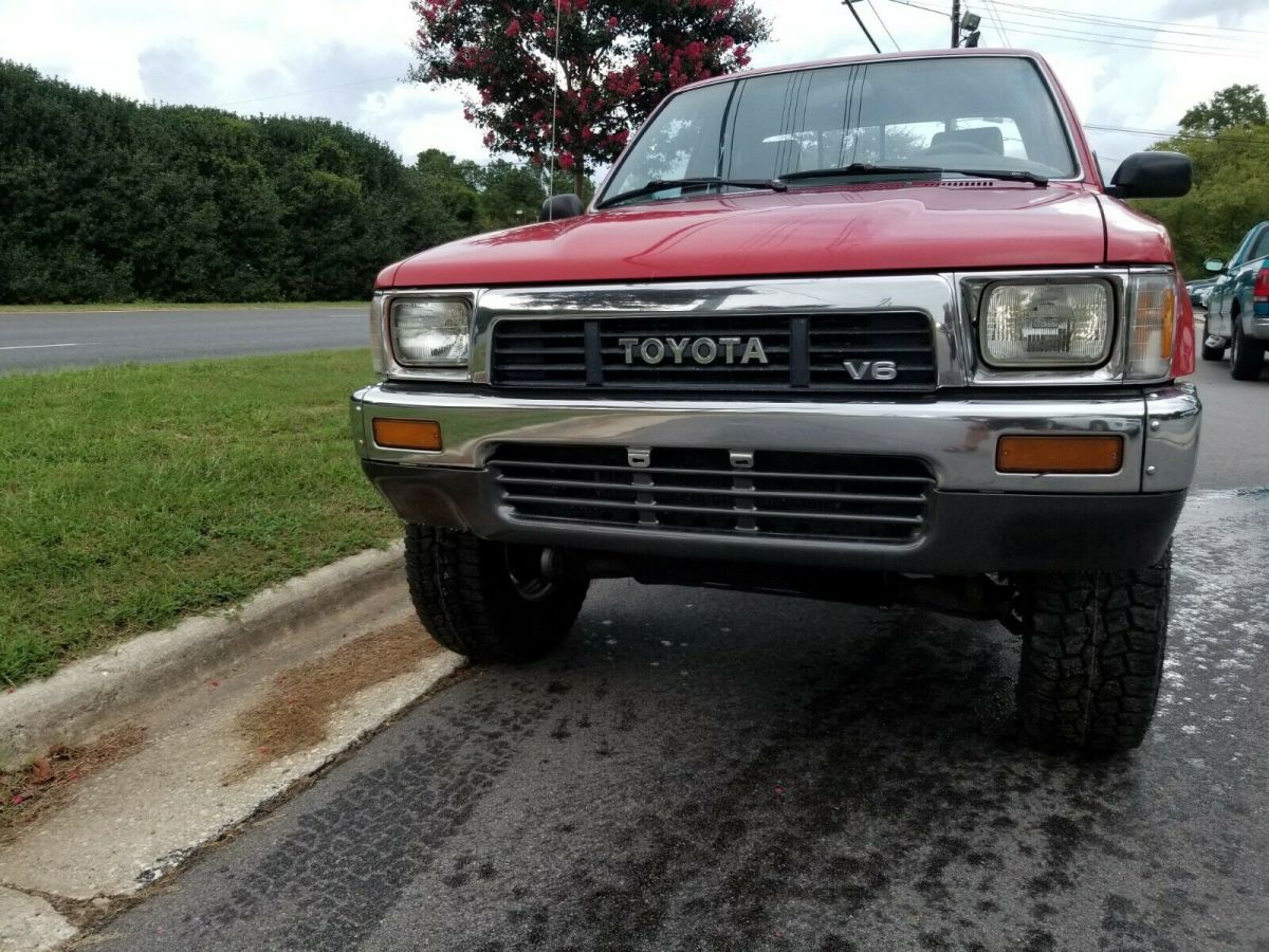 very nice 1991 toyota pickup ext. cab, 4x4, 5 speed, clean carfax, 2 owner, docs