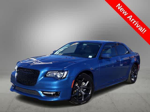 2022 chrysler 300 touring