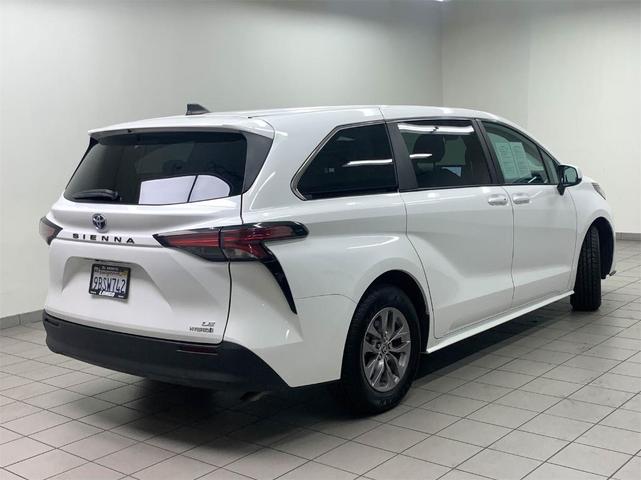 2022 toyota sienna le